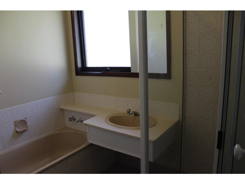 1 Budginigi Place, Thurgoona NSW 2640