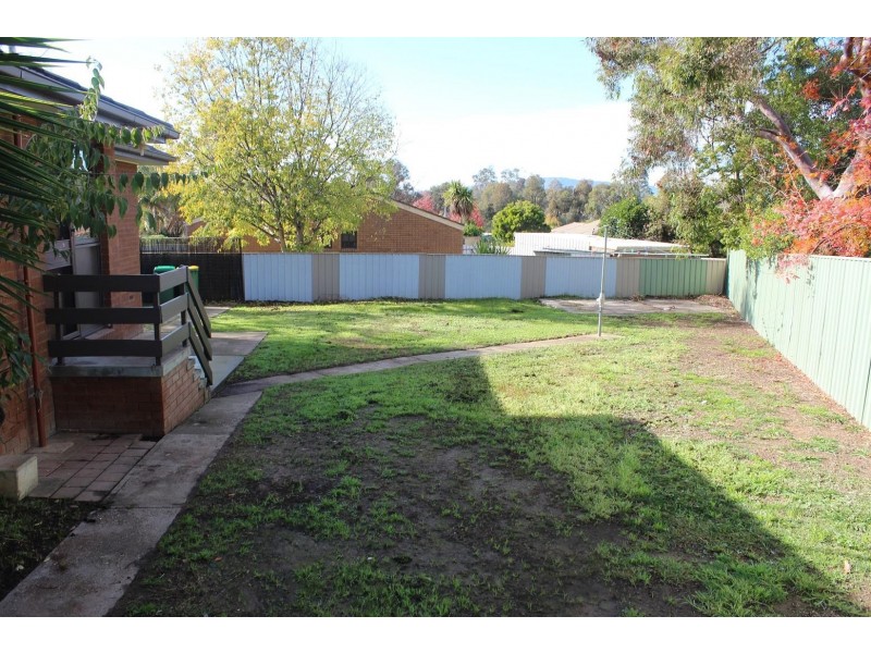 1 Budginigi Place, Thurgoona NSW 2640