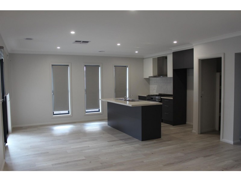 58 Lawson Circuit, Lavington NSW 2641