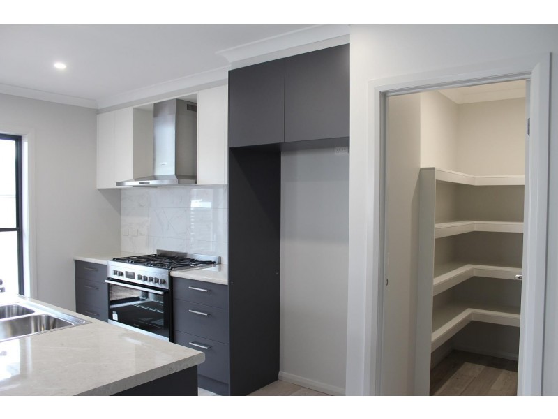 58 Lawson Circuit, Lavington NSW 2641