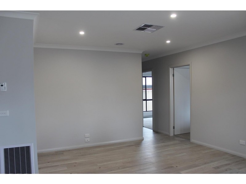 58 Lawson Circuit, Lavington NSW 2641