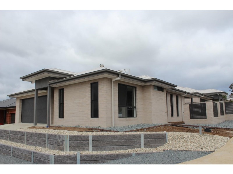 58 Lawson Circuit, Lavington NSW 2641