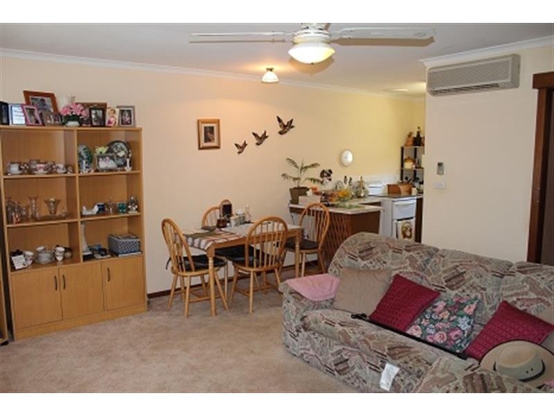 2/565 Grayfern Court, Lavington NSW 2641