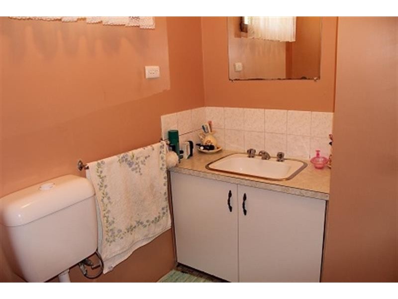 2/565 Grayfern Court, Lavington NSW 2641