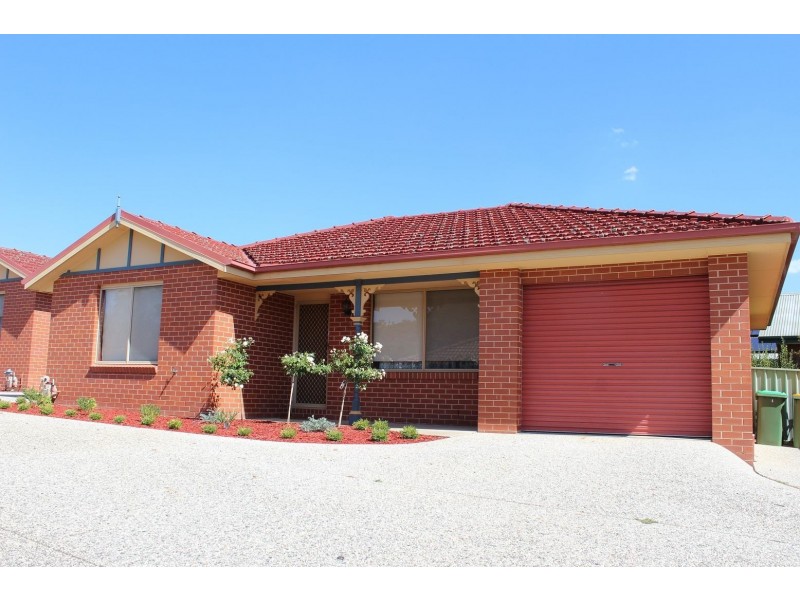 2/16 Keatinge Court, Lavington NSW 2641