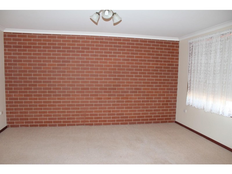 2/16 Keatinge Court, Lavington NSW 2641