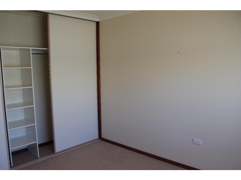 2/16 Keatinge Court, Lavington NSW 2641