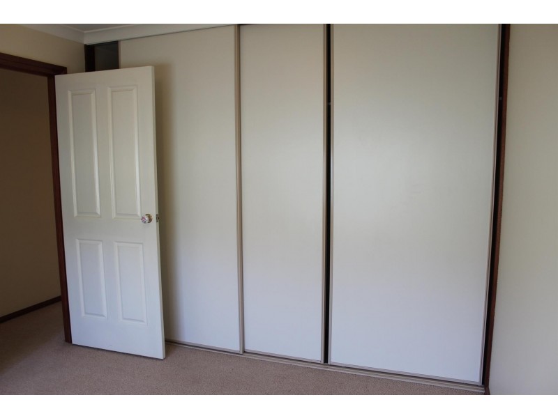 2/16 Keatinge Court, Lavington NSW 2641