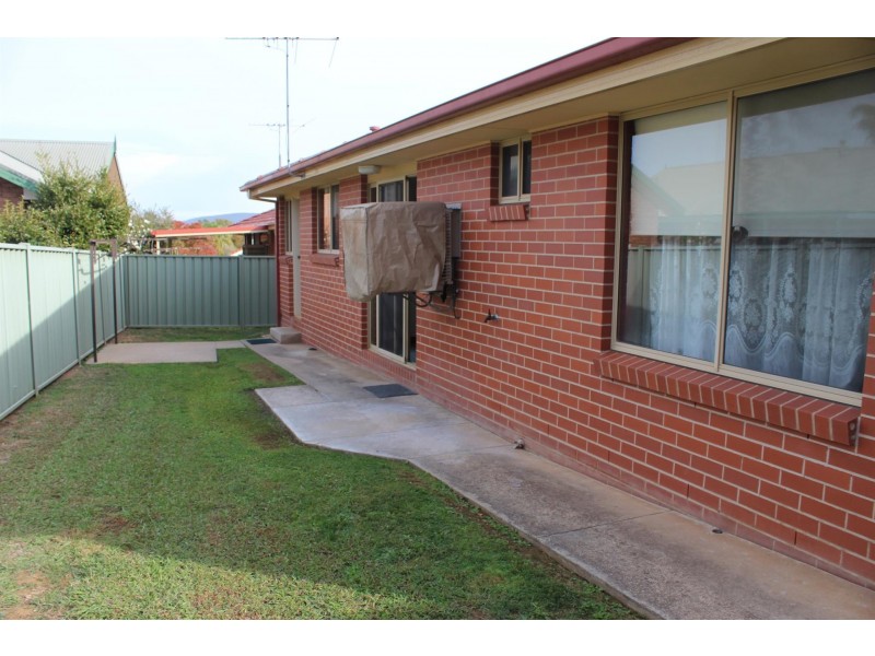 2/16 Keatinge Court, Lavington NSW 2641