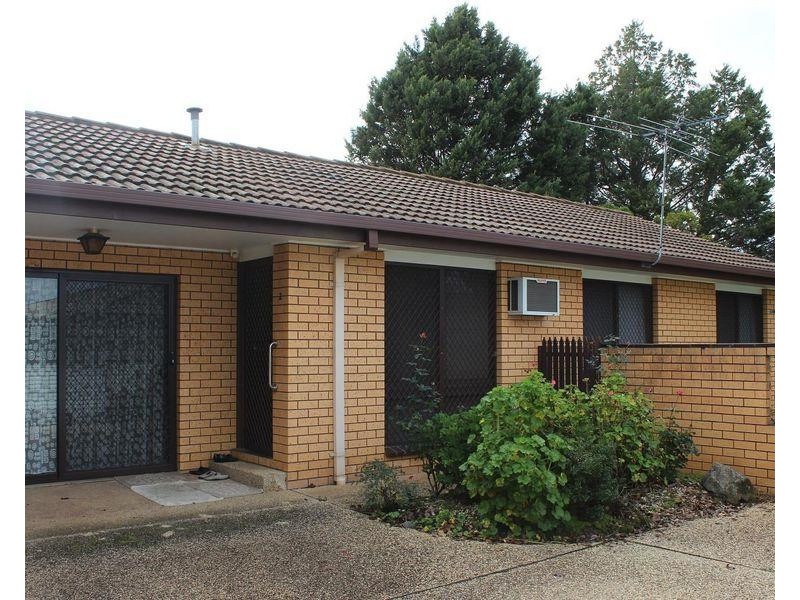 2/396E Ross Circuit, Lavington NSW 2641