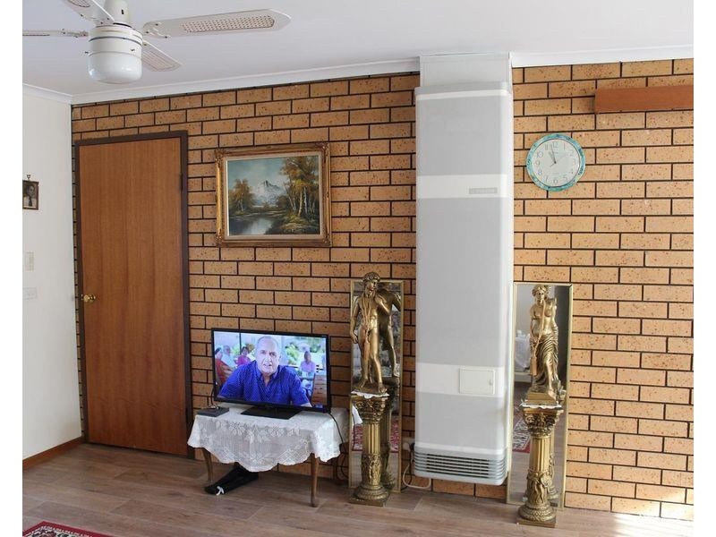 2/396E Ross Circuit, Lavington NSW 2641