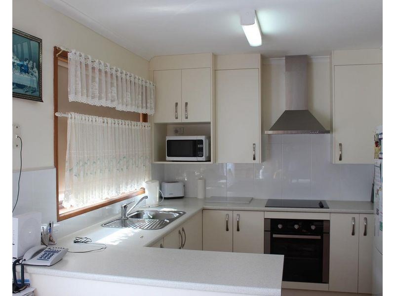 2/396E Ross Circuit, Lavington NSW 2641