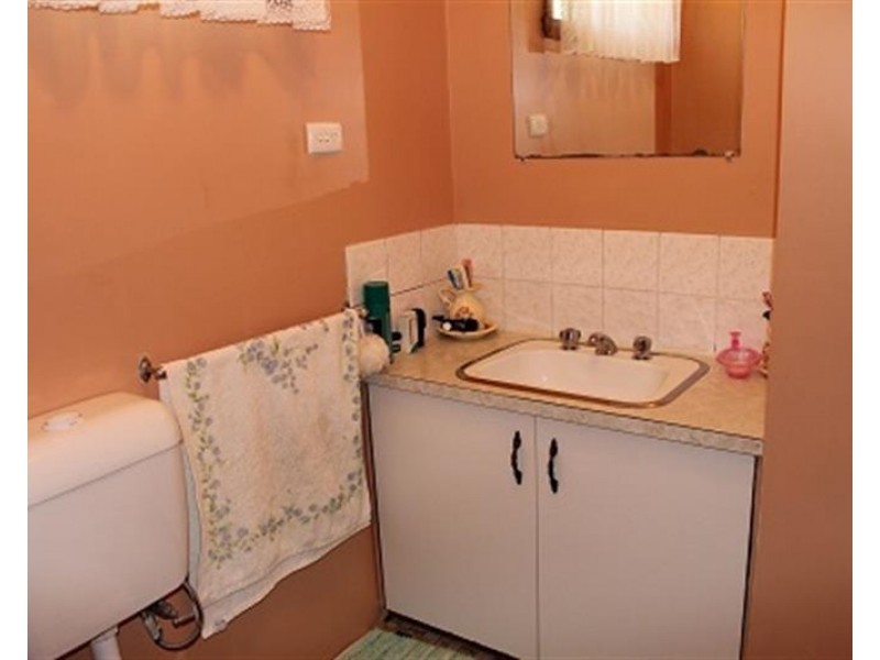 2/565 Grayfern Court, Lavington NSW 2641