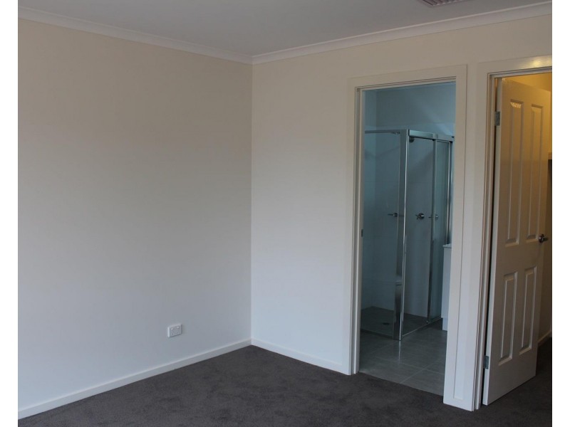 232 VICKERS Road, Lavington NSW 2641