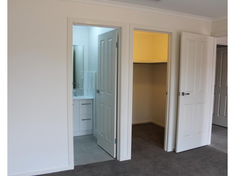 232 VICKERS Road, Lavington NSW 2641