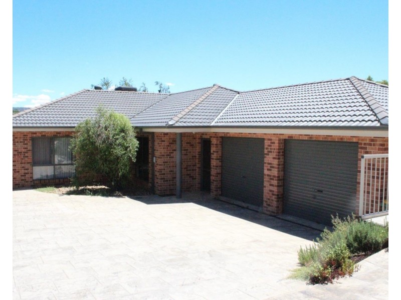 2/547 Hague Street, Lavington NSW 2641