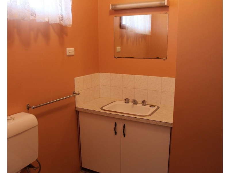 2/565 Grayfern Court, Lavington NSW 2641