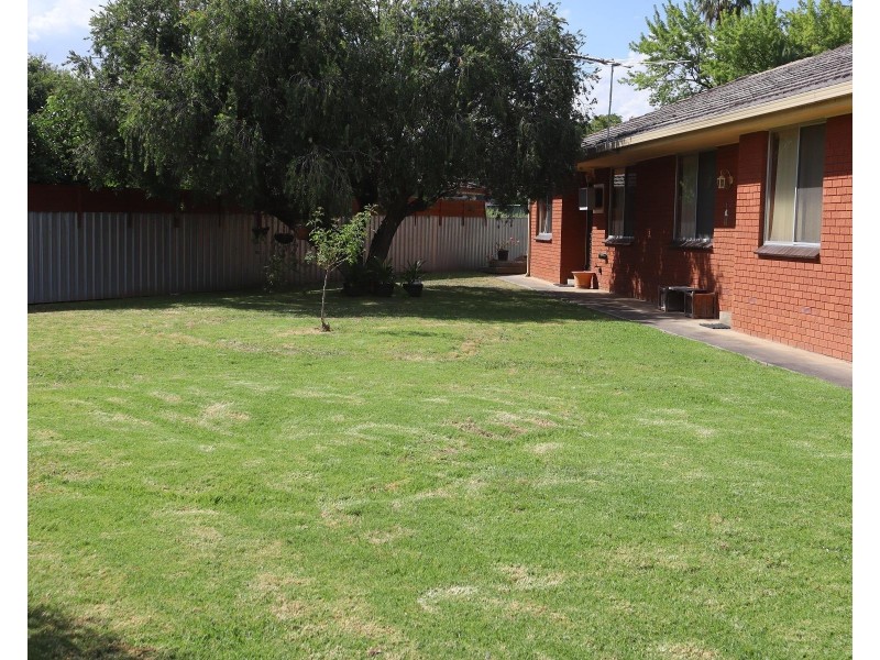 2/565 Grayfern Court, Lavington NSW 2641