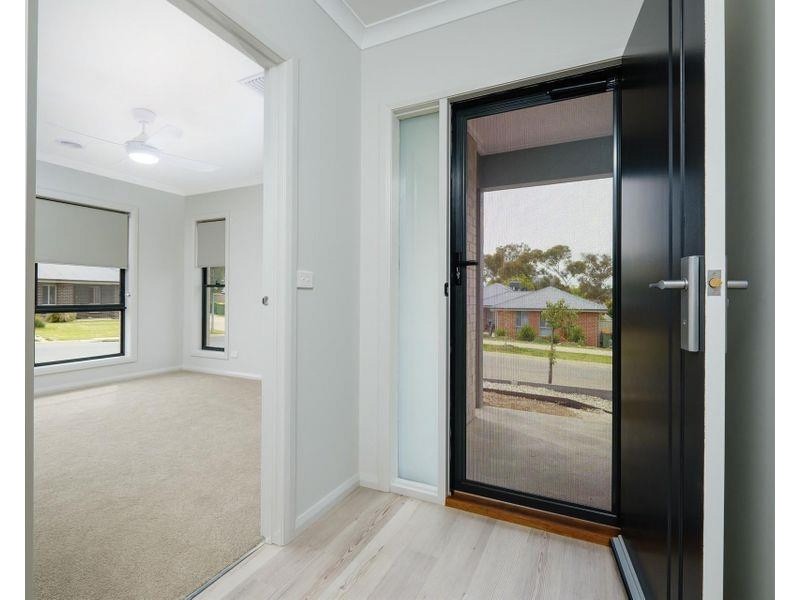 58 Lawson Circuit, Lavington NSW 2641