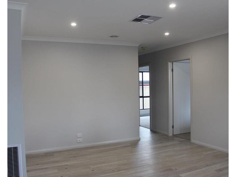 58 Lawson Circuit, Lavington NSW 2641