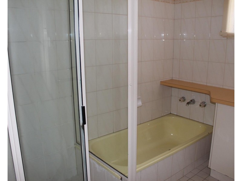 990 CALIMO Street, North Albury NSW 2640