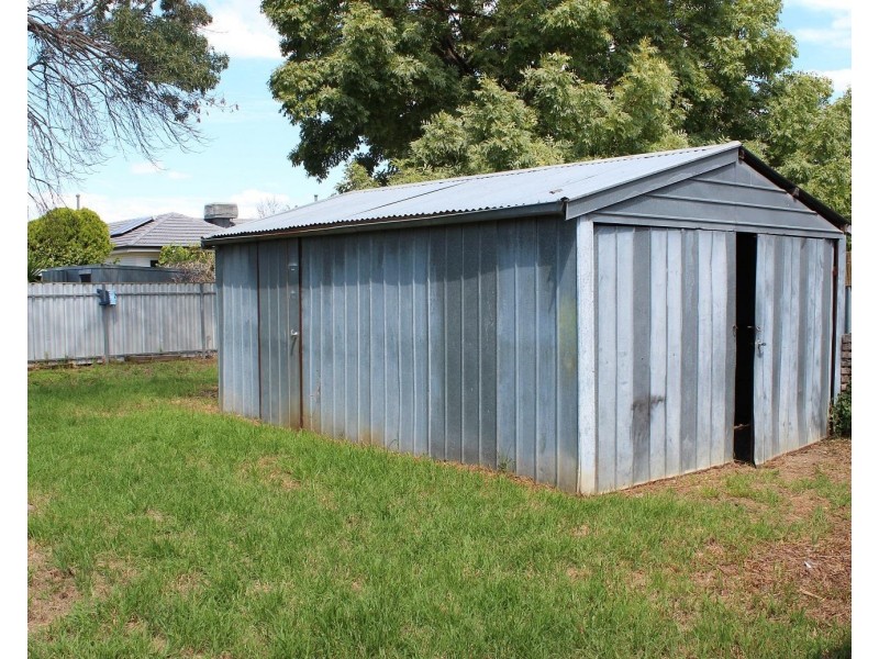 990 CALIMO Street, North Albury NSW 2640