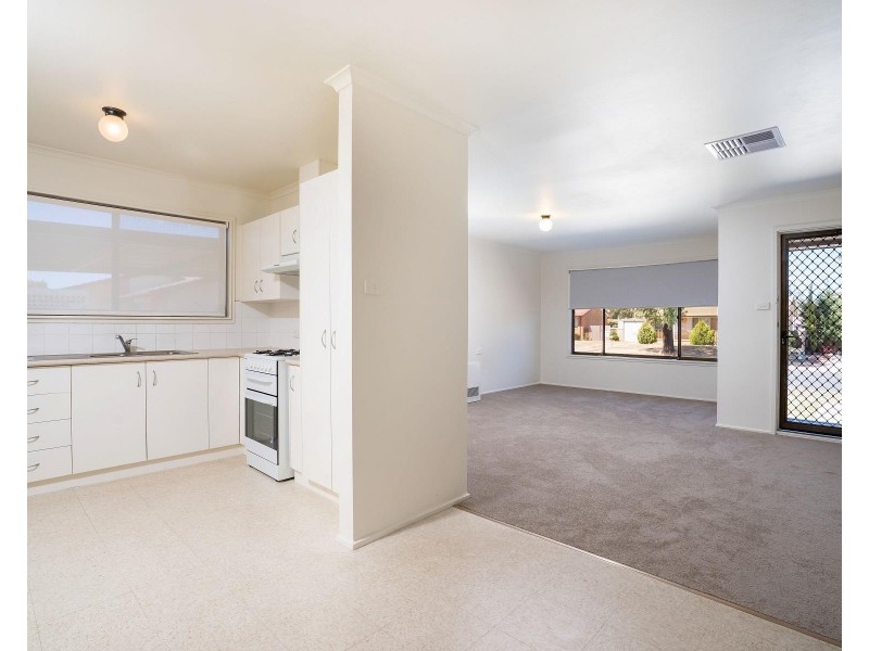 21 MCMASTER Avenue, Lavington NSW 2641