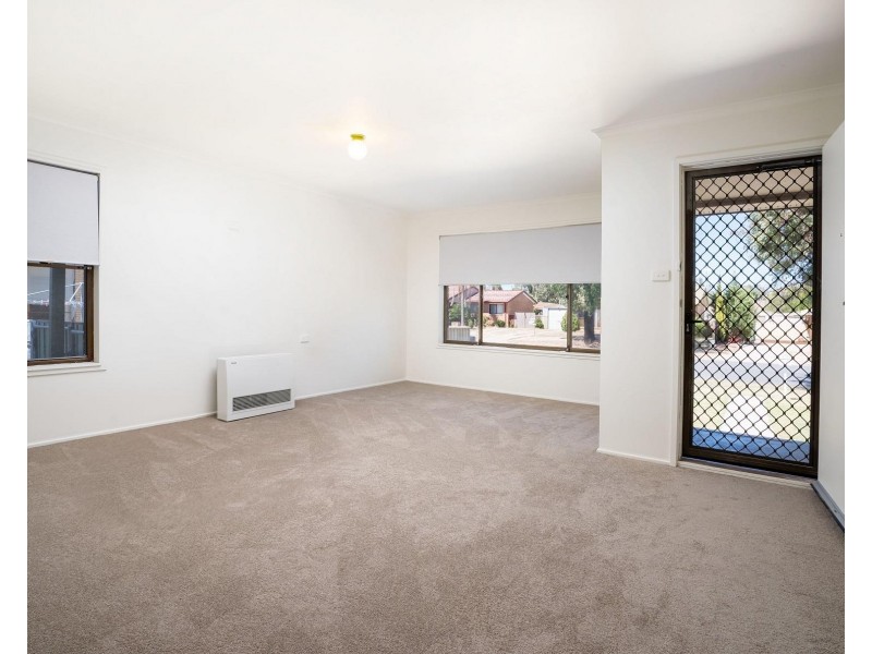 21 MCMASTER Avenue, Lavington NSW 2641