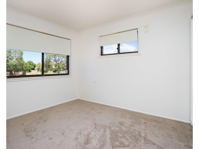 21 MCMASTER Avenue, Lavington NSW 2641