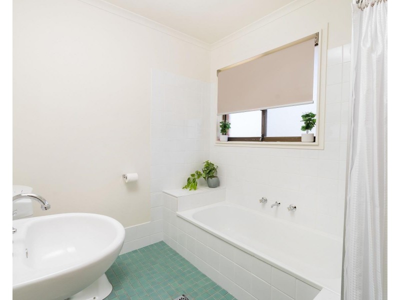 21 MCMASTER Avenue, Lavington NSW 2641