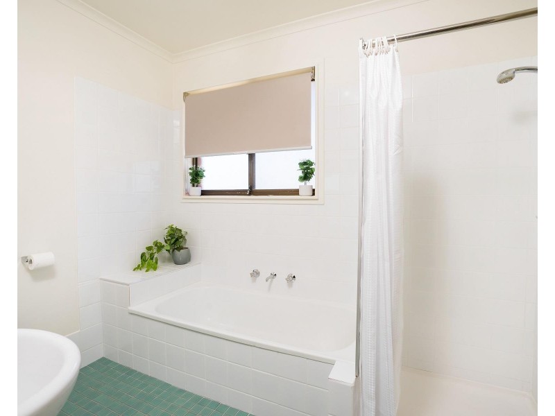 21 MCMASTER Avenue, Lavington NSW 2641