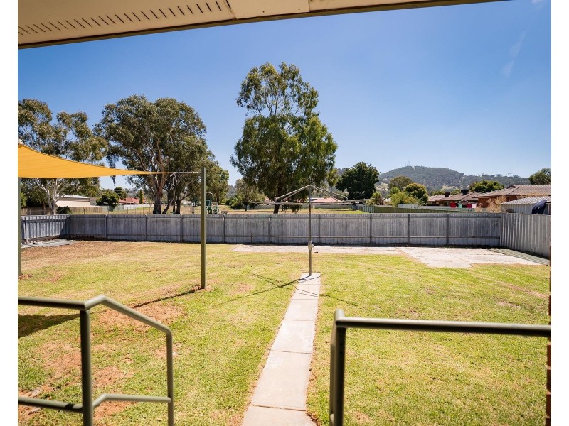 21 MCMASTER Avenue, Lavington NSW 2641