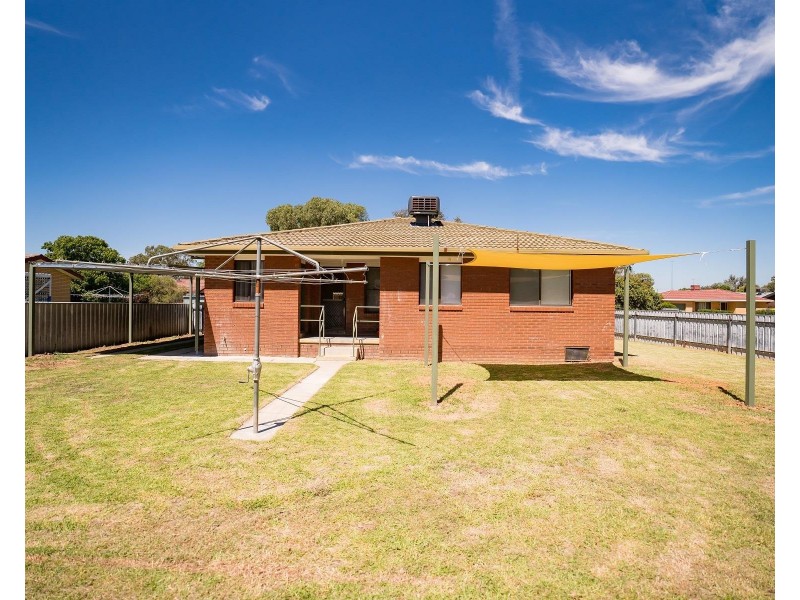 21 MCMASTER Avenue, Lavington NSW 2641