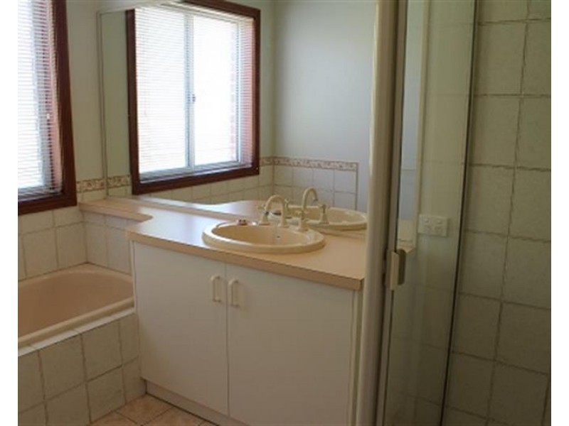 21 Palm Drive, East Albury NSW 2640