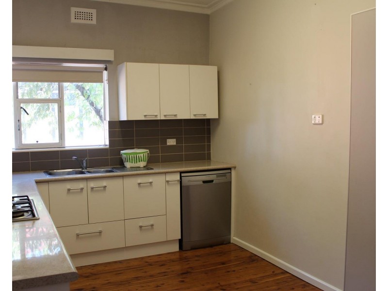 415 OLIVE Street, South Albury NSW 2640