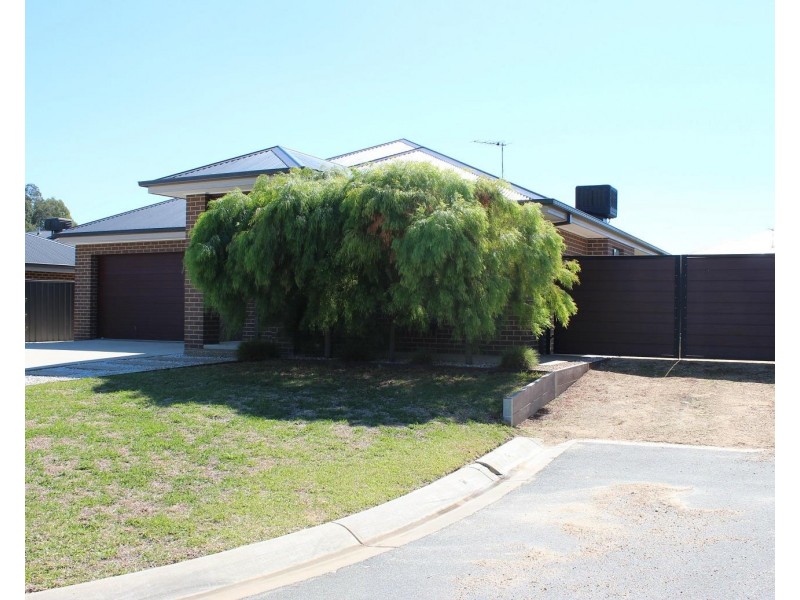 9 CLEARWATER Place, Thurgoona NSW 2640