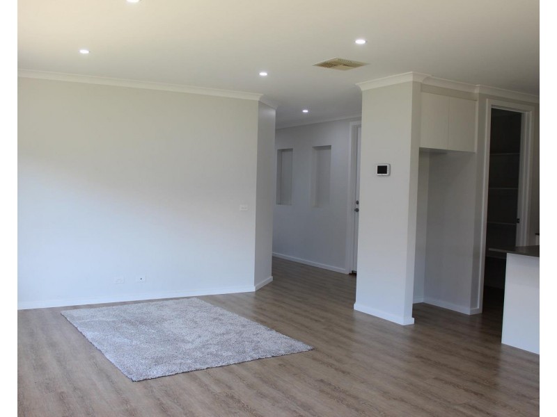 9 CLEARWATER Place, Thurgoona NSW 2640