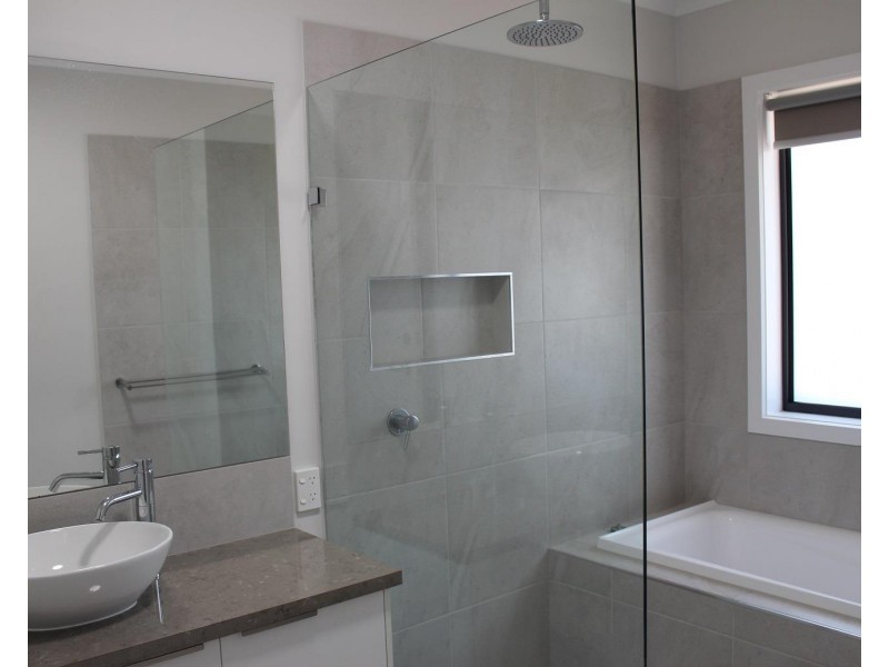 9 CLEARWATER Place, Thurgoona NSW 2640