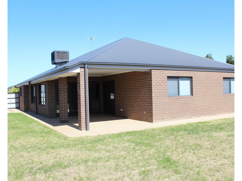 9 CLEARWATER Place, Thurgoona NSW 2640