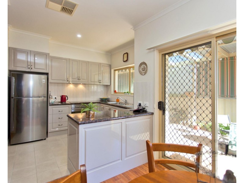 2/577 Webb Street Street, Lavington NSW 2641