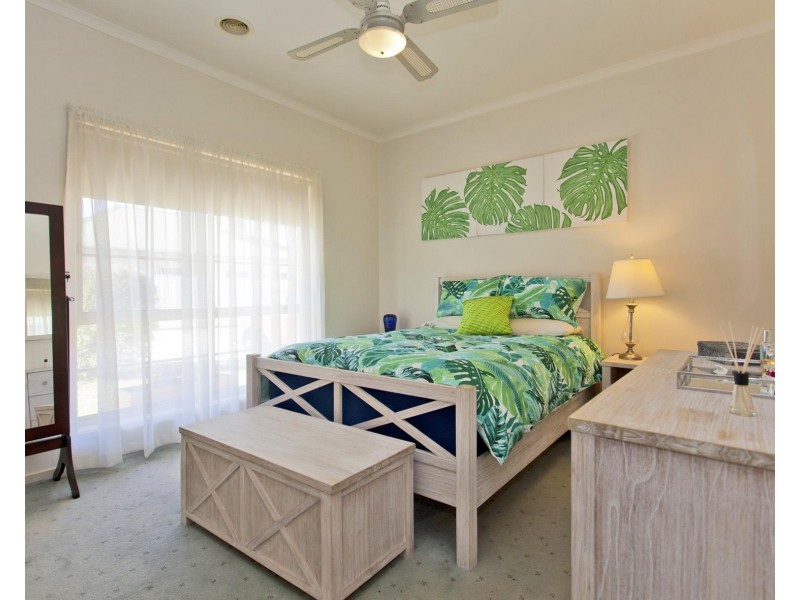 2/577 Webb Street Street, Lavington NSW 2641