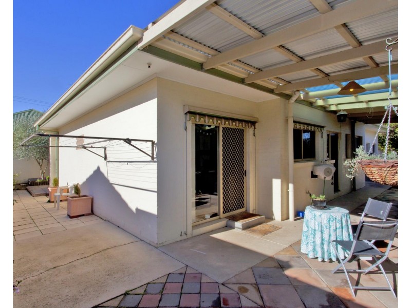 2/577 Webb Street Street, Lavington NSW 2641