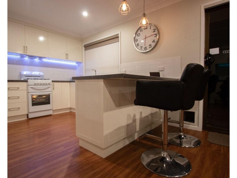 4 GRAETZ Court, Lavington NSW 2641