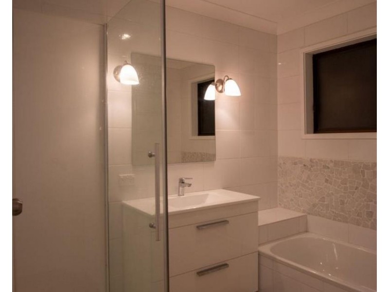 4 GRAETZ Court, Lavington NSW 2641