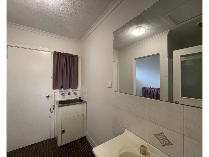 2/610 Prune Street, Lavington NSW 2641