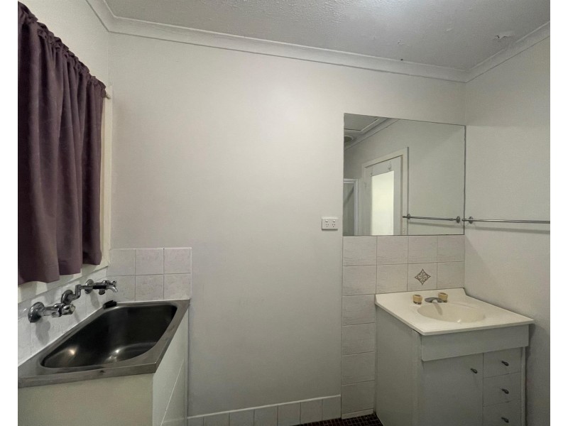 2/610 Prune Street, Lavington NSW 2641
