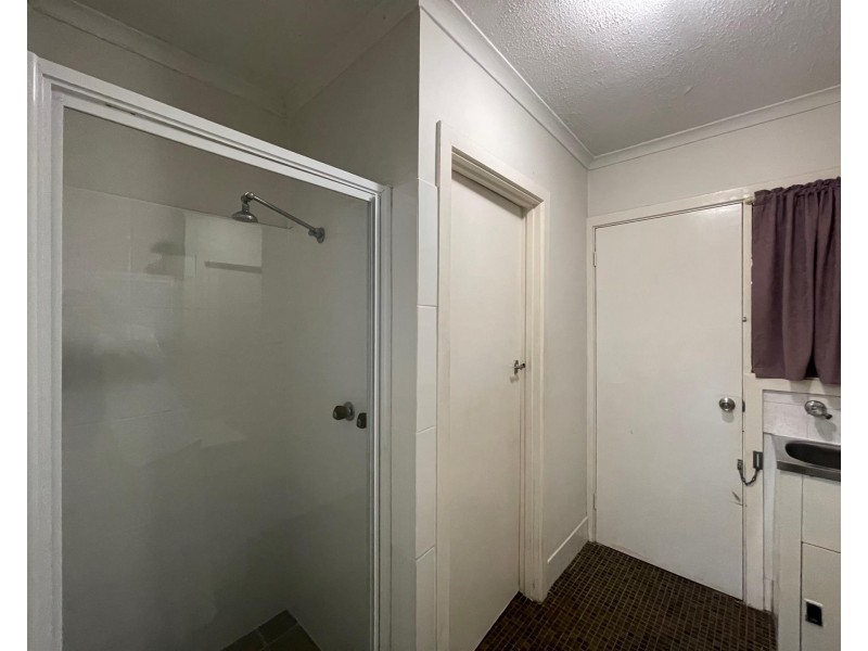 2/610 Prune Street, Lavington NSW 2641