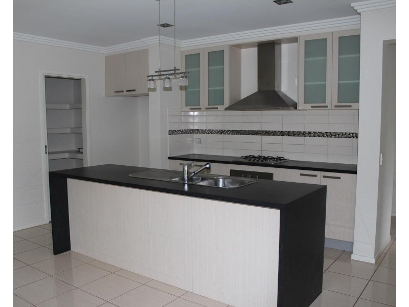 25 Kurrajong Crescent, West Albury NSW 2640