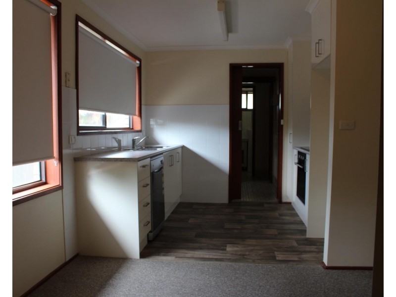 486 KOTTHOFF Street, Lavington NSW 2641