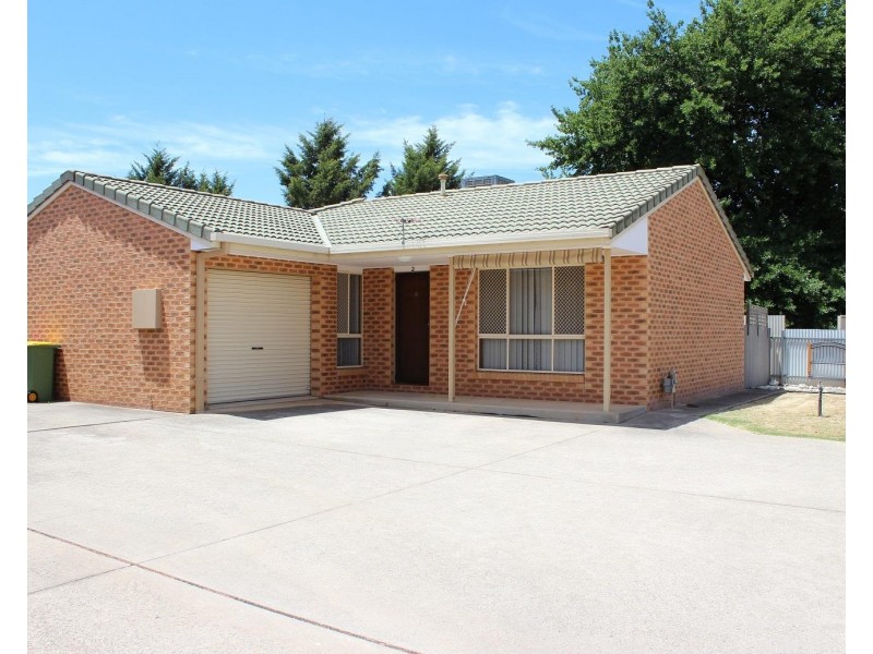 2/10 Kimberley Court, Lavington NSW 2641